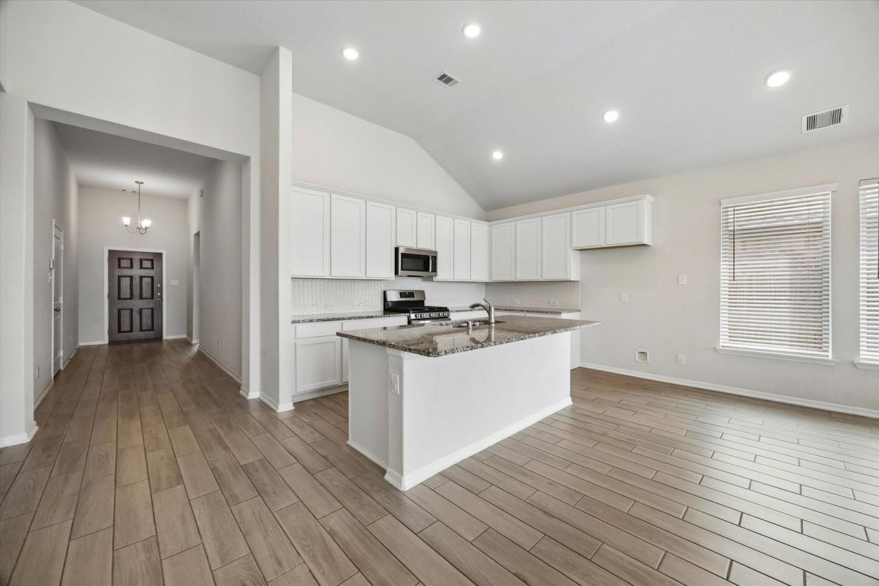 21323 Bering Reach Dr - Photo 2 of 15