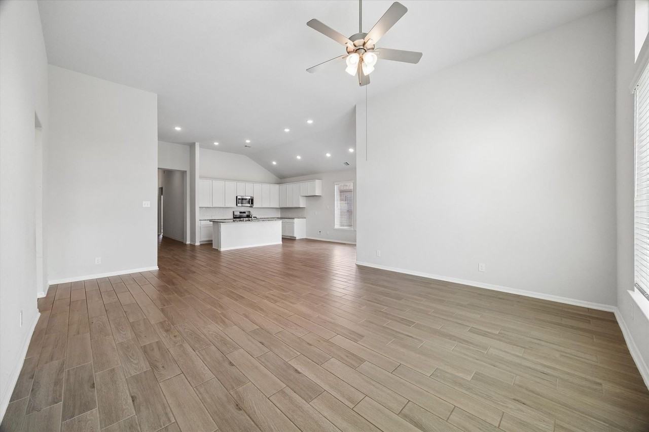 21323 Bering Reach Dr - Photo 3 of 15