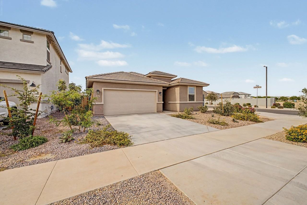 17016 W Cavedale Dr - Photo 2 of 32