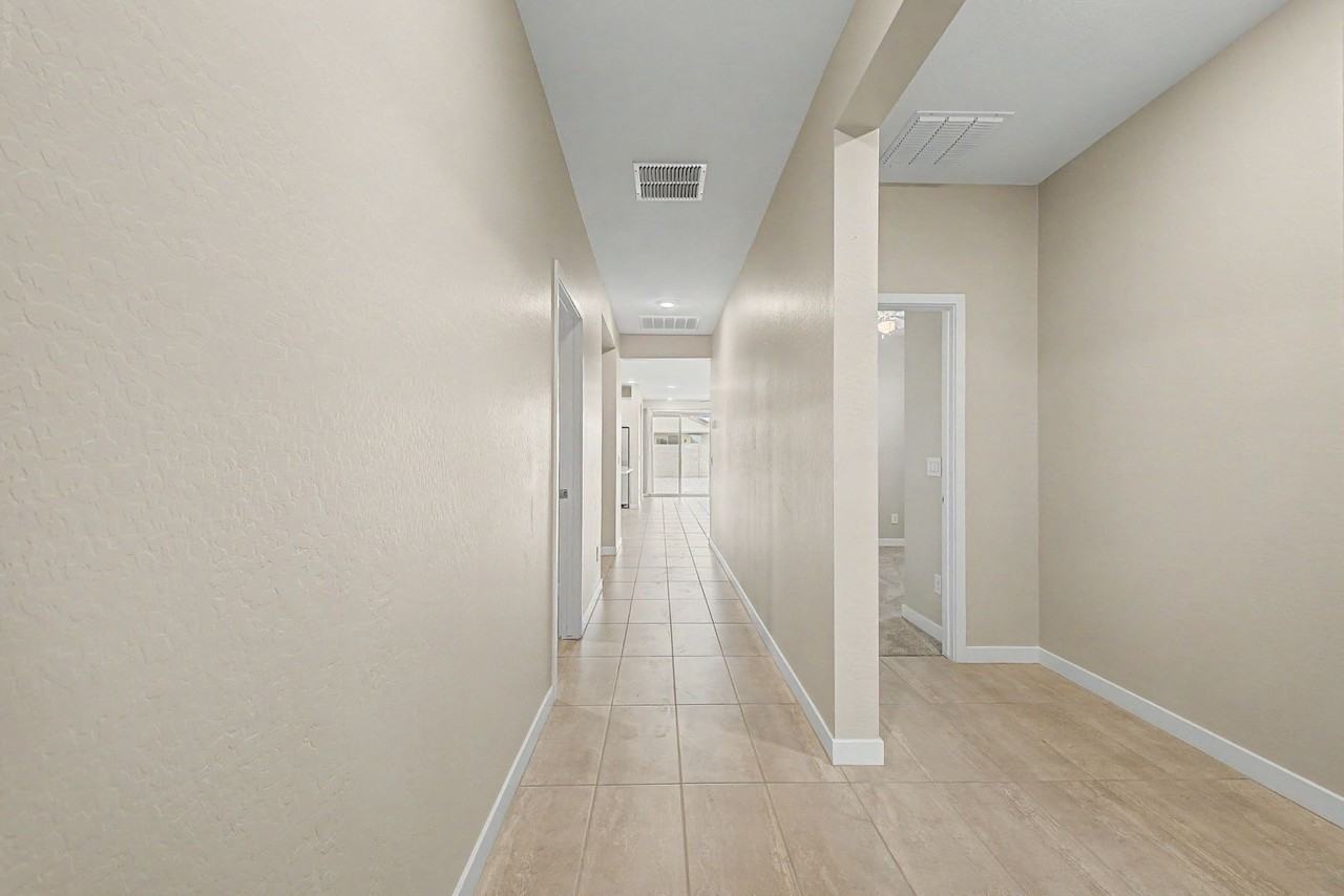 17016 W Cavedale Dr - Photo 4 of 32