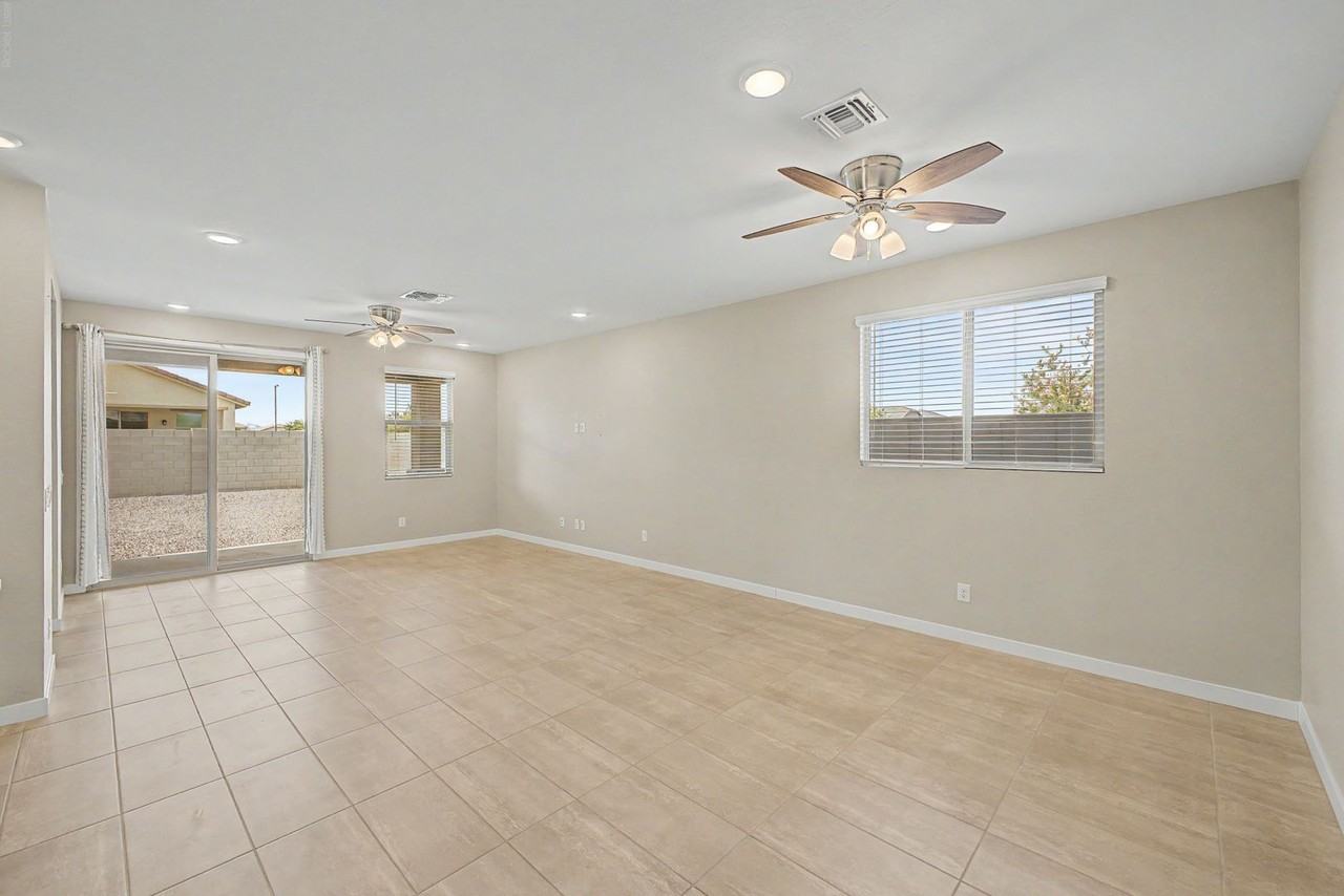 17016 W Cavedale Dr - Photo 5 of 32