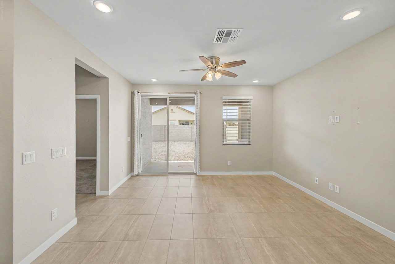 17016 W Cavedale Dr - Photo 7 of 32