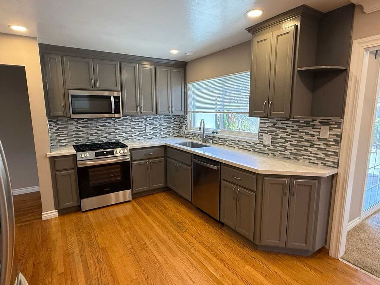 1694 Lyle Dr - Photo 3 of 18