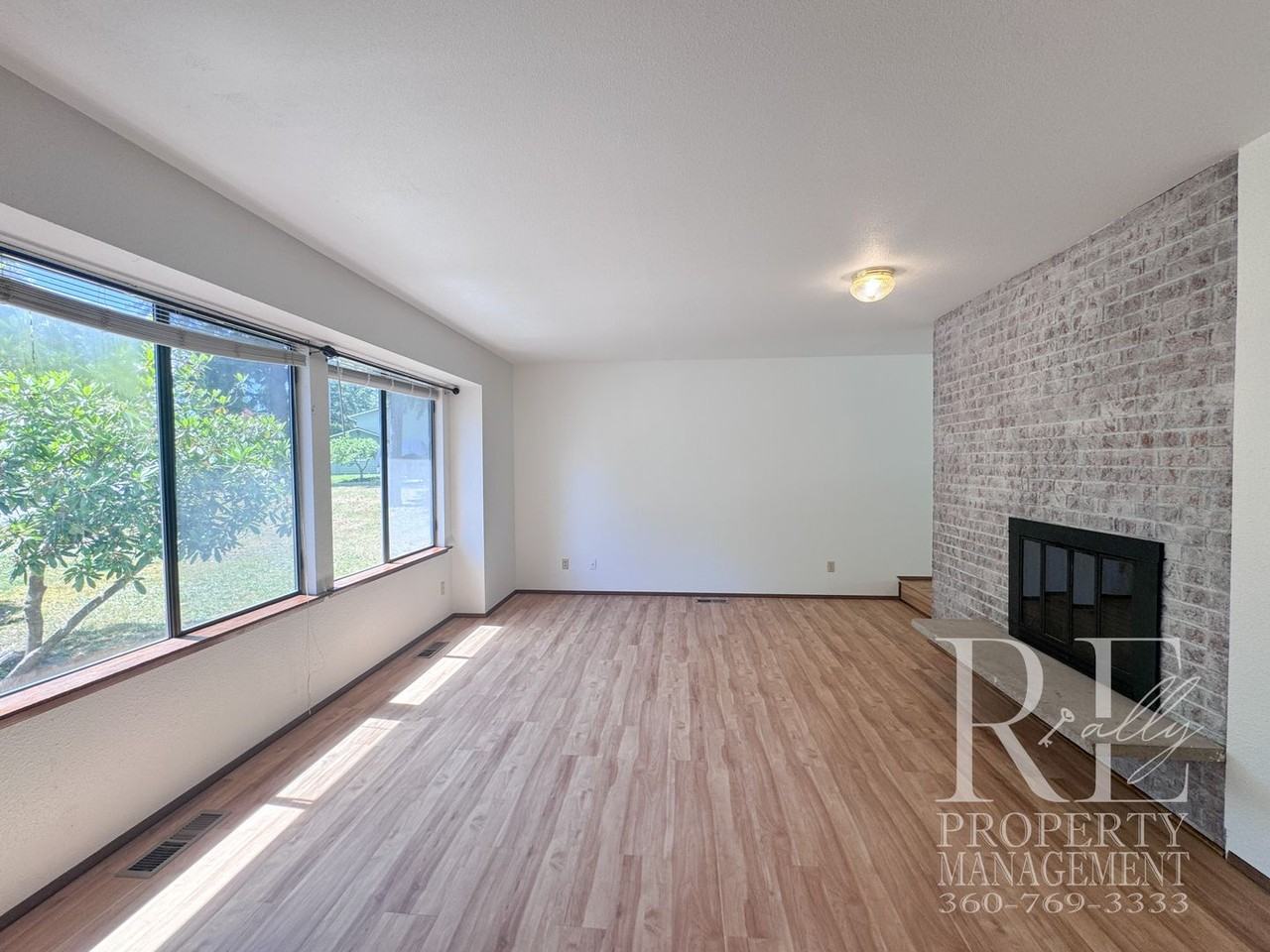 2228 Ne Ridgewood Dr - Photo 3 of 27