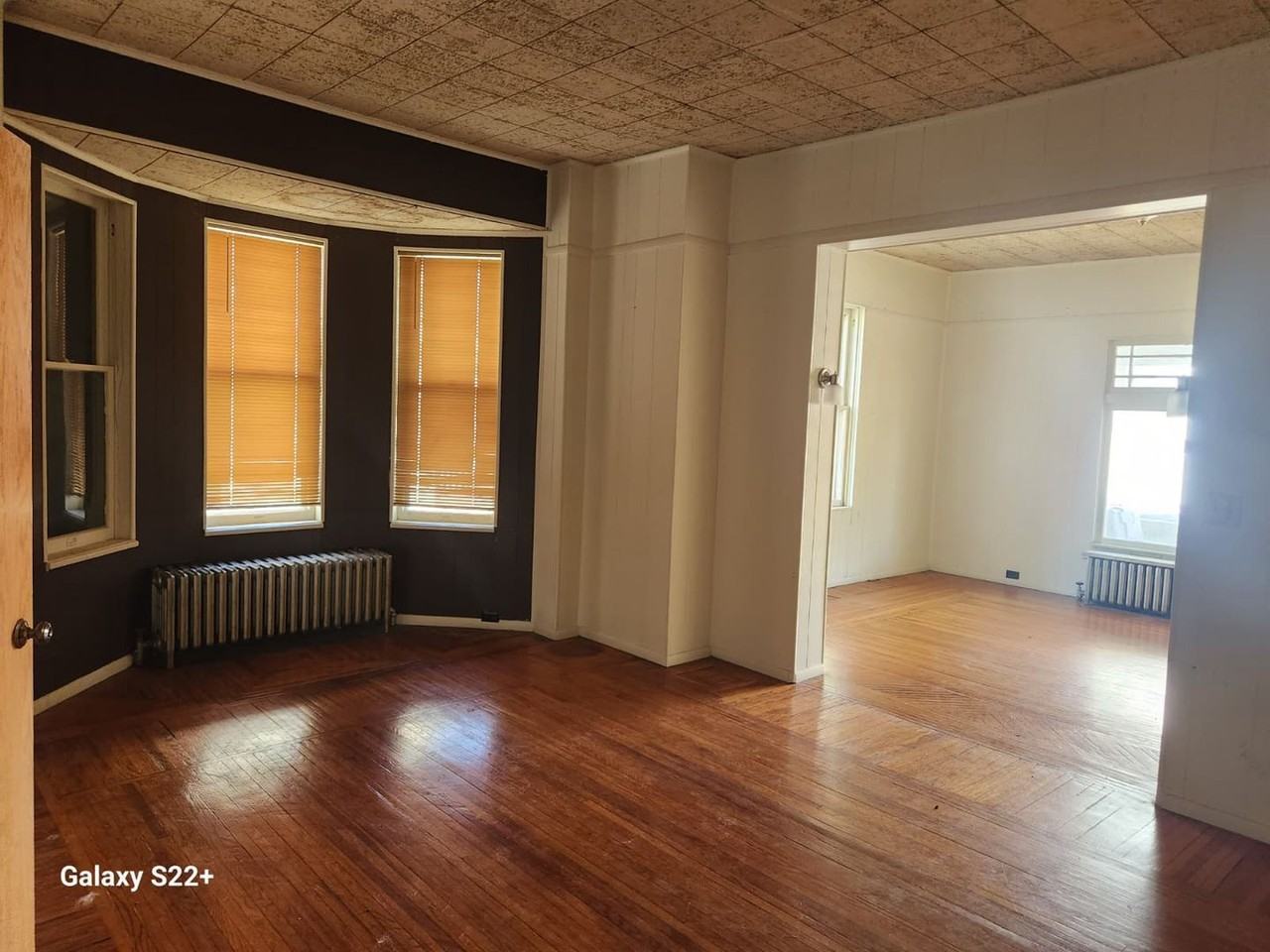 2526 Broad Ave - Photo 7 of 33