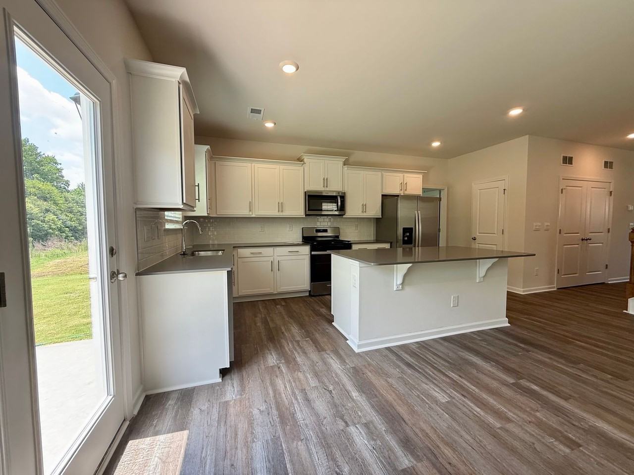 1608 Secrest Commons Dr - Photo 6 of 29