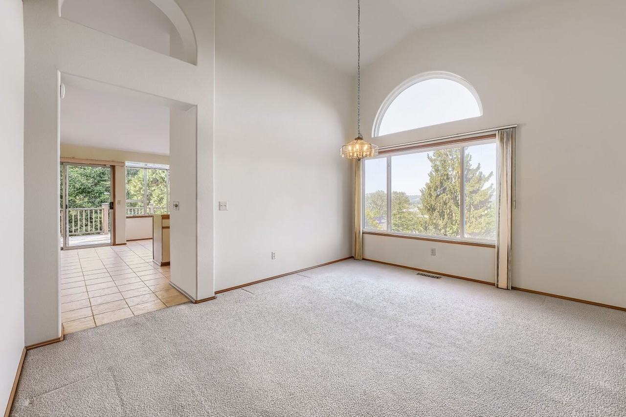 611 S 32nd St - Photo 3 of 17