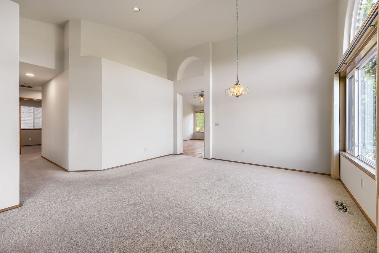 611 S 32nd St - Photo 5 of 17