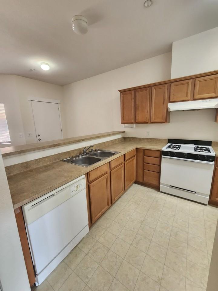 200 S 13th St #302 - Photo 3 of 13