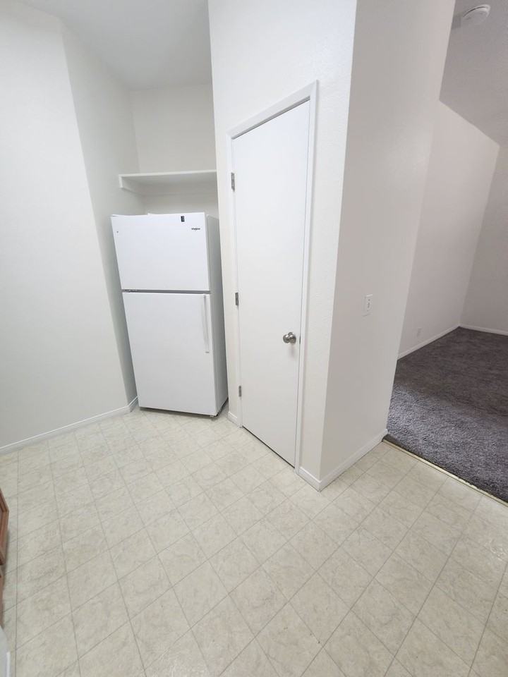 200 S 13th St #302 - Photo 4 of 13