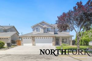 featured image of 1322 E Grand Canyon St