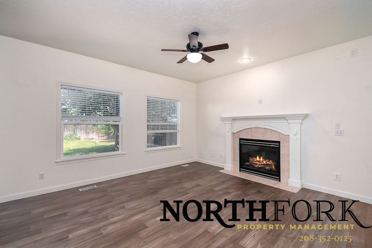 1322 E Grand Canyon St - Photo 7 of 16