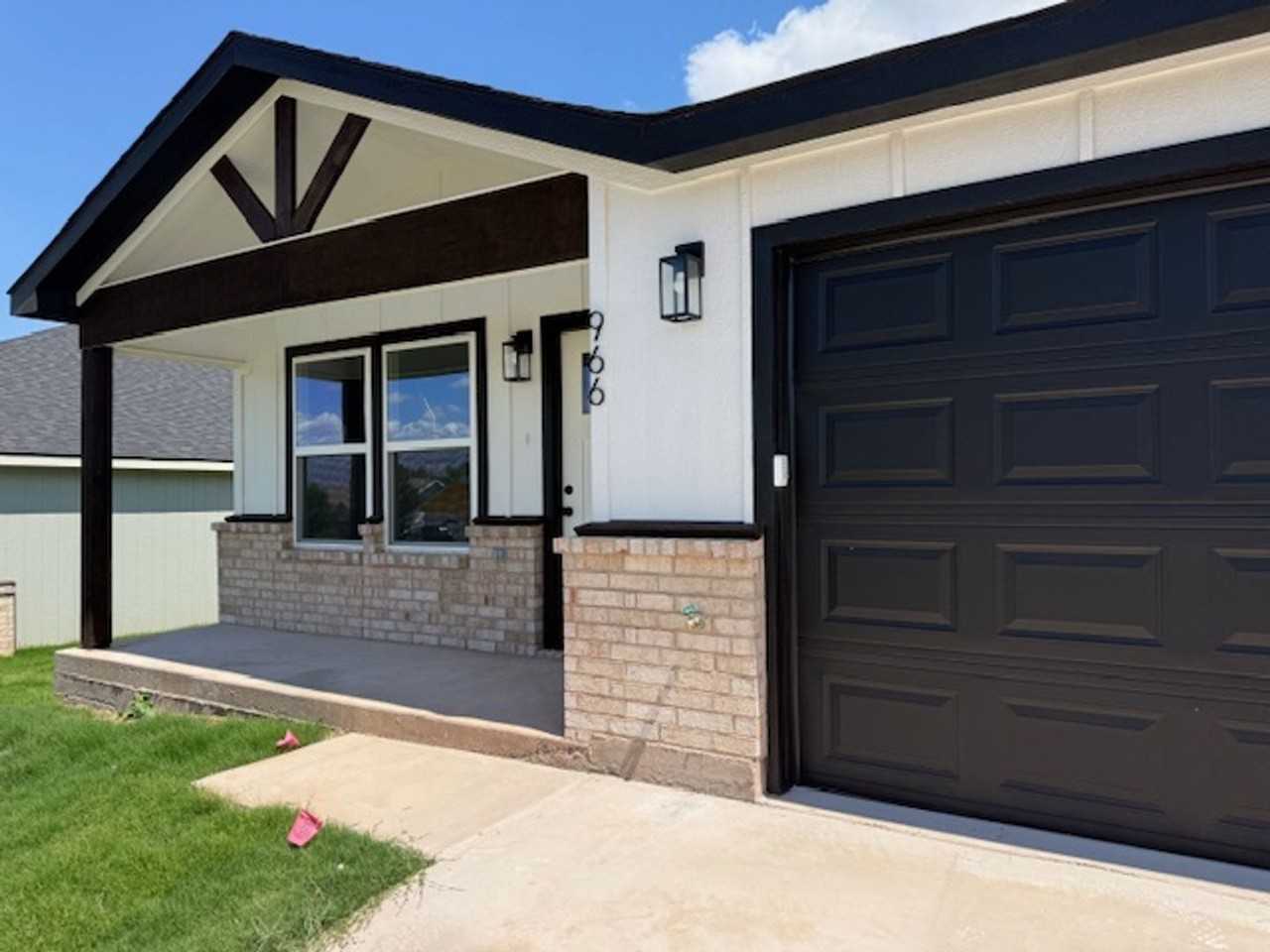 966 Minda St - Photo 2 of 16