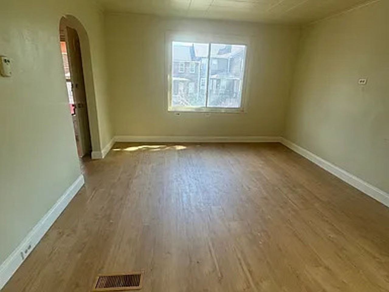 101 Center St - Photo 3 of 11