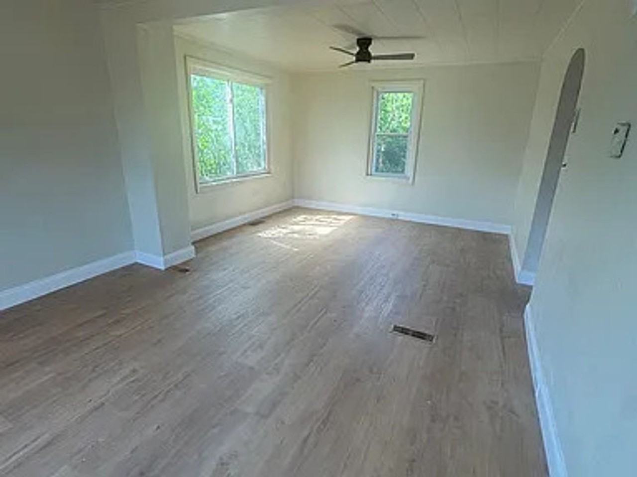 101 Center St - Photo 4 of 11