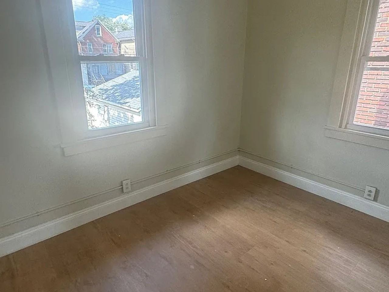101 Center St - Photo 6 of 11