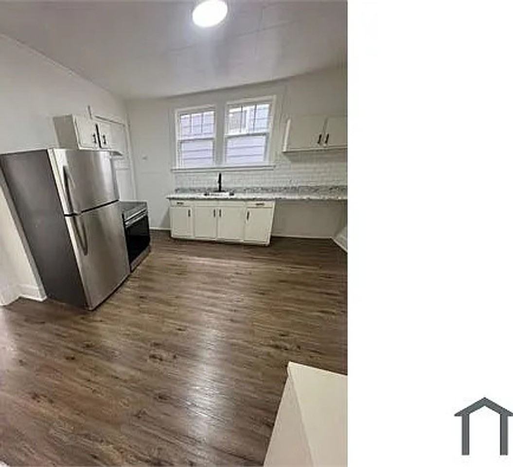 1503 3rd Ave - Photo 4 of 11