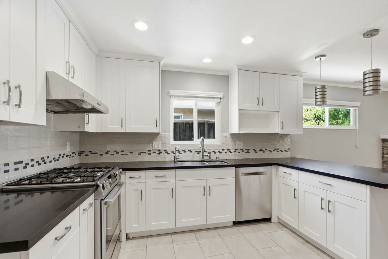4737 Regina Way - Photo 4 of 16