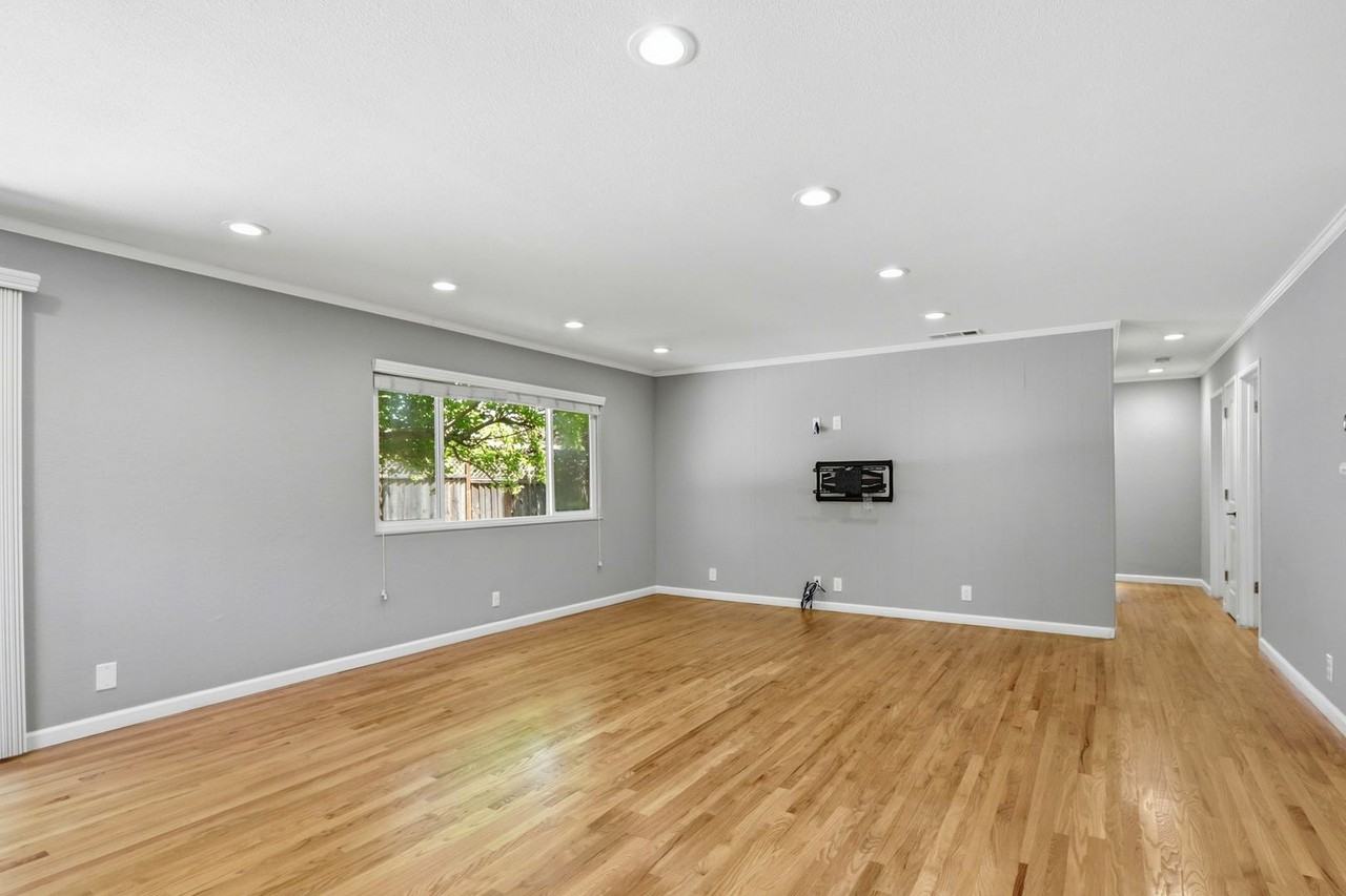 4737 Regina Way - Photo 5 of 16