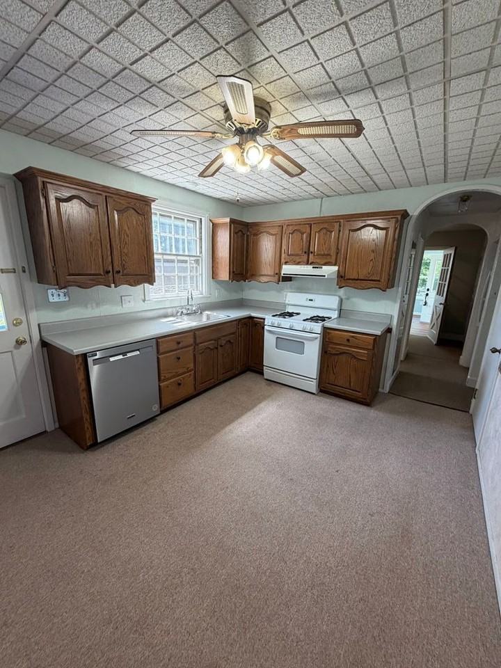 821 Lorane Rd - Photo 4 of 25