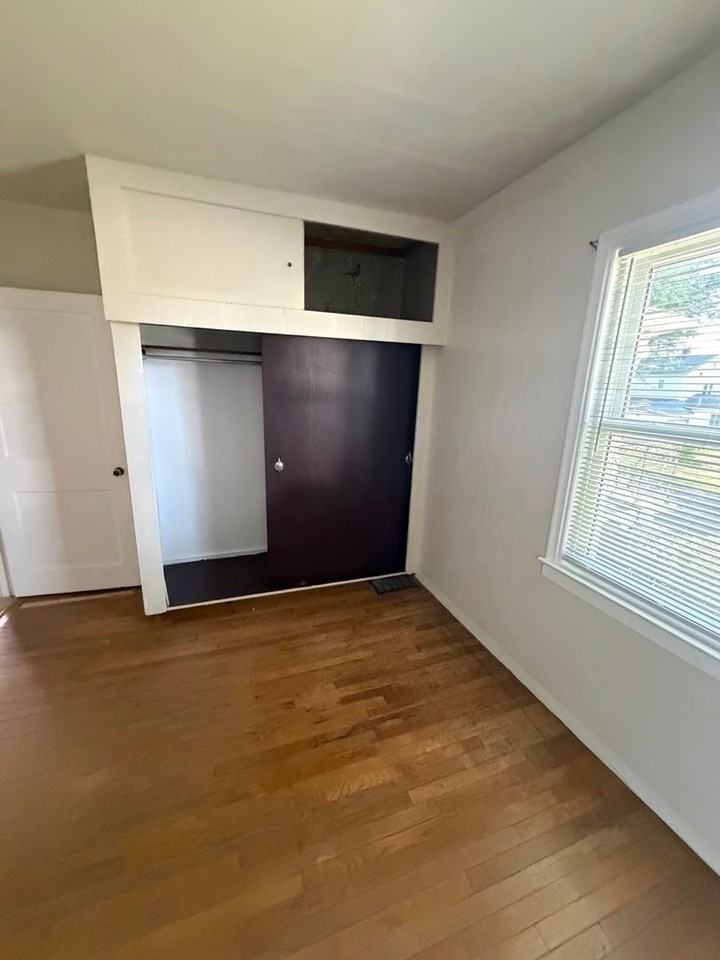 821 Lorane Rd - Photo 6 of 25
