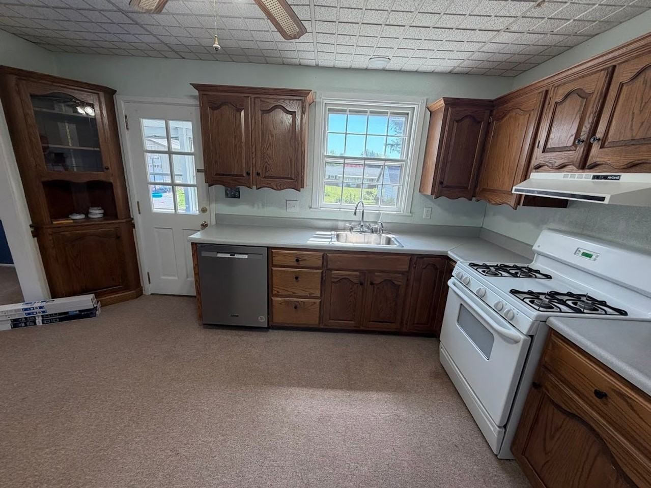 821 Lorane Rd - Photo 7 of 25