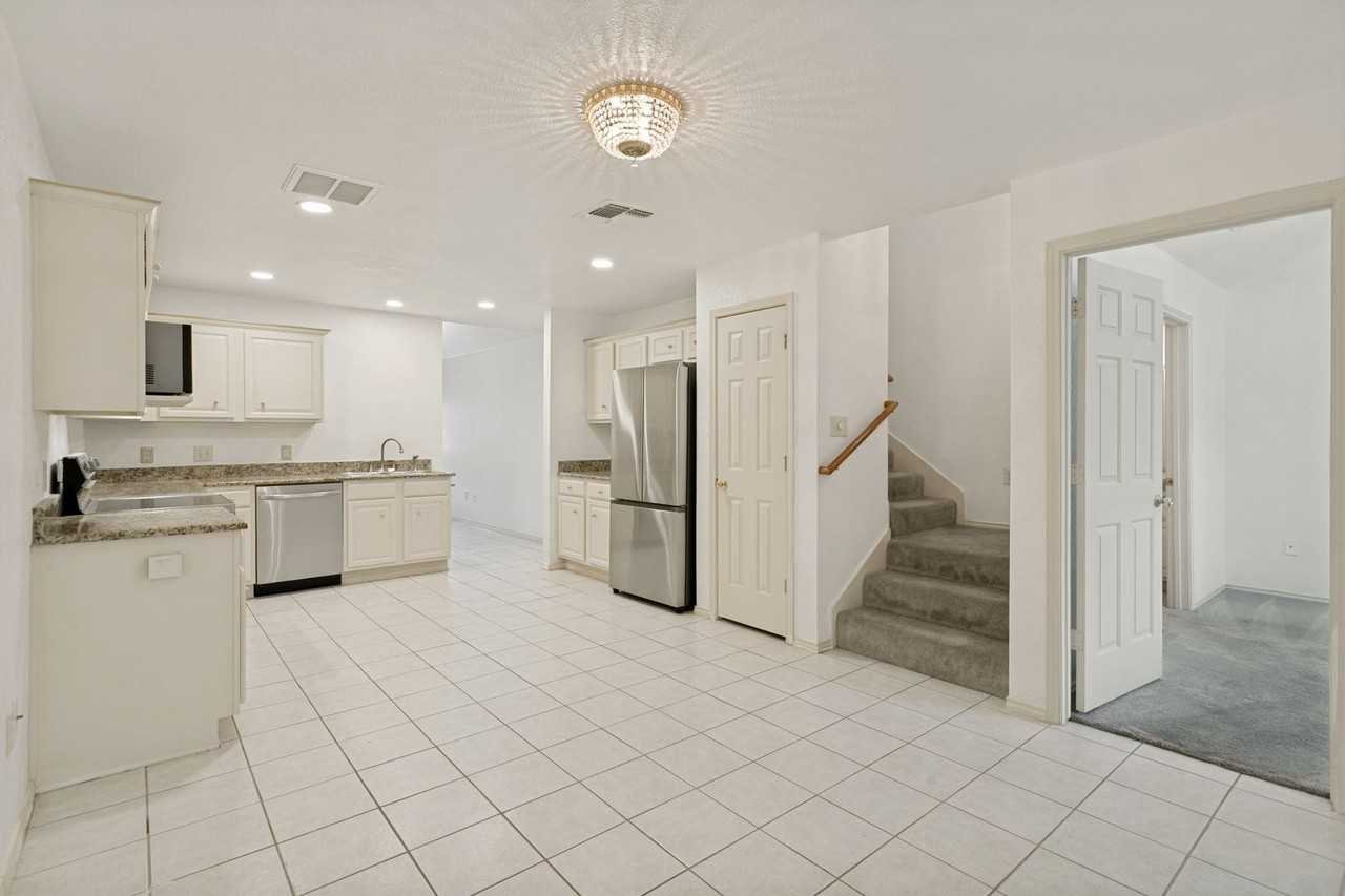 3202 Eisenhauer Rd #801 - Photo 6 of 25