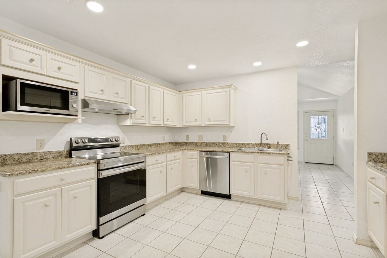 3202 Eisenhauer Rd #801 - Photo 7 of 25