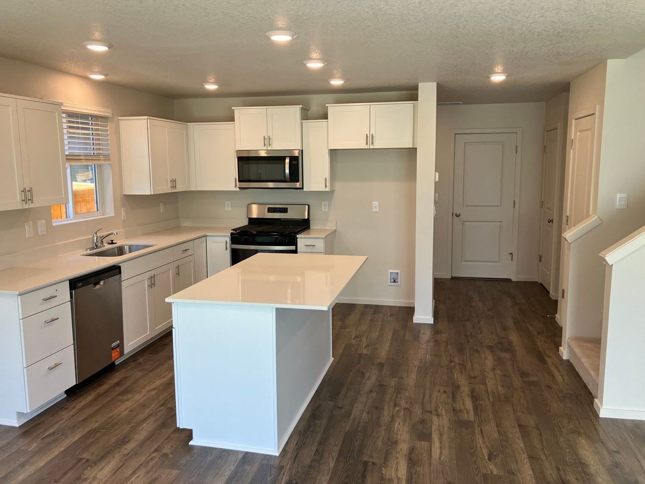 4962 Dilling Ave Ne - Photo 5 of 25