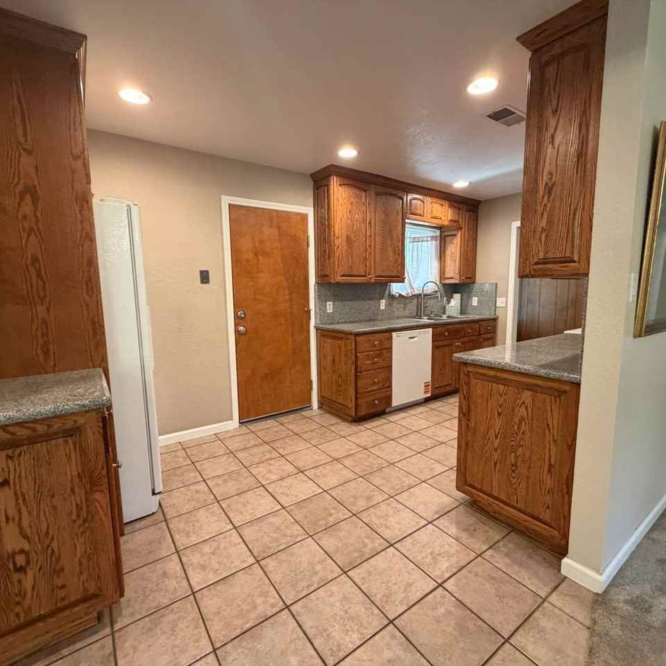 3404 Marshall Ave - Photo 2 of 48