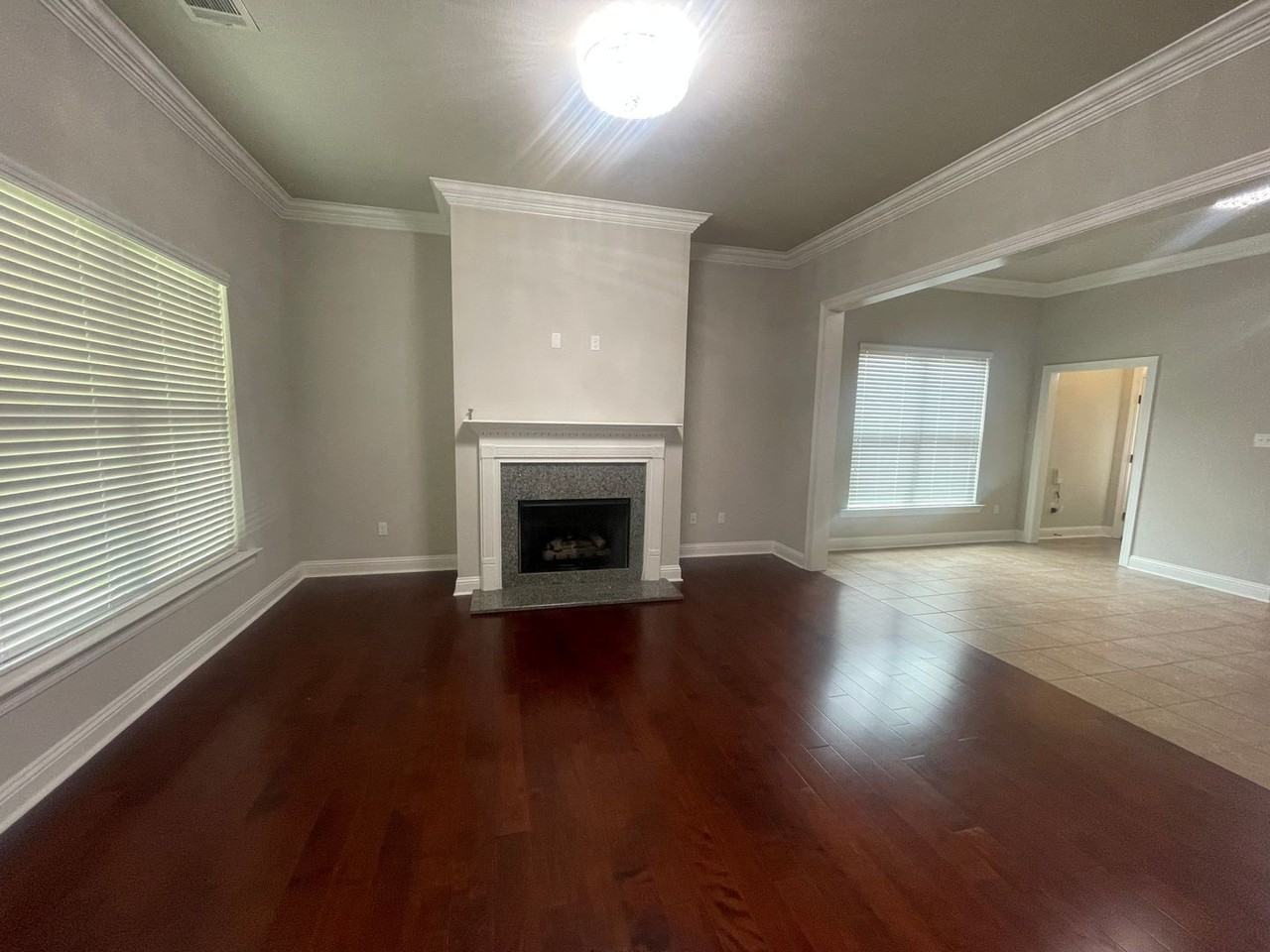 624 Riverscape Dr - Photo 4 of 17