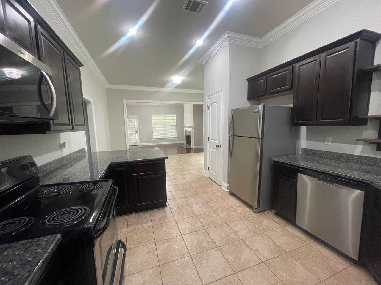 624 Riverscape Dr - Photo 6 of 17