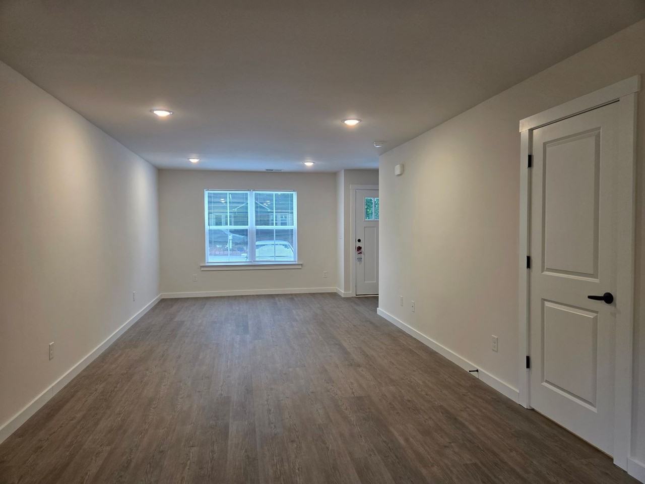 106 10th Ave Se - Photo 2 of 10