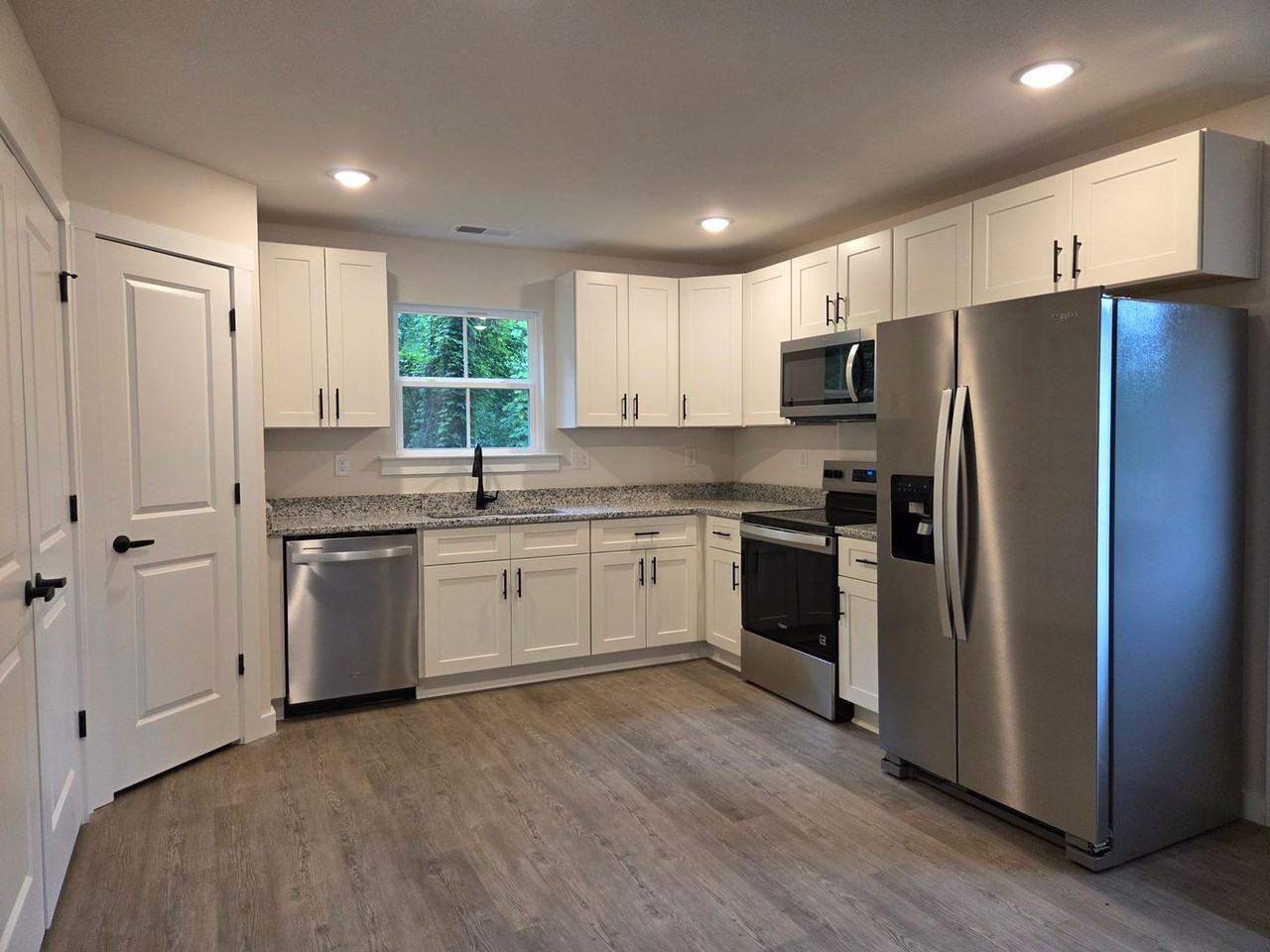 106 10th Ave Se - Photo 4 of 10