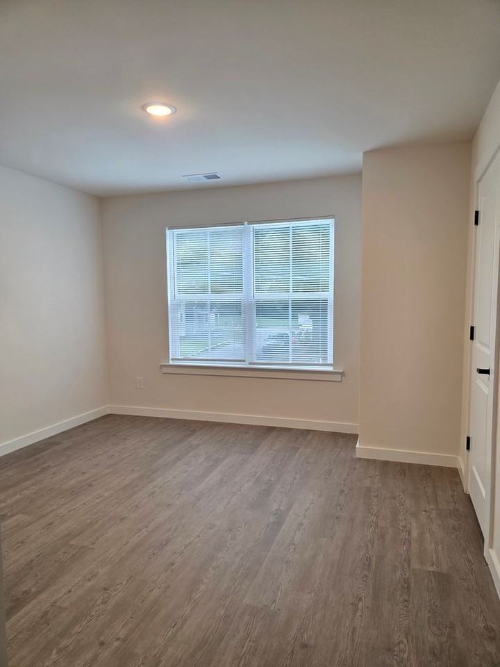 106 10th Ave Se - Photo 5 of 10