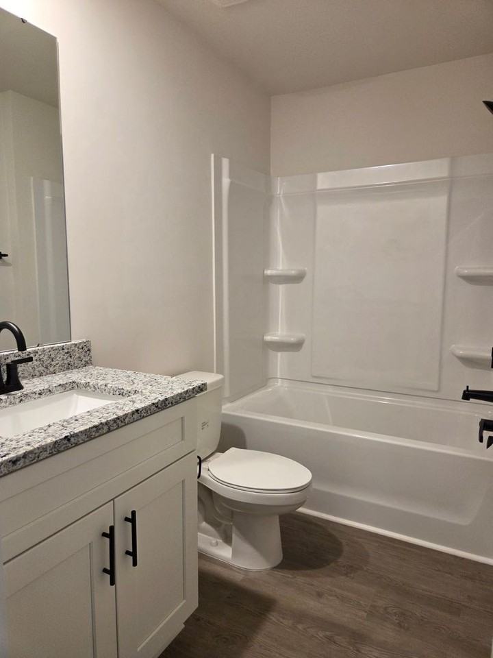 106 10th Ave Se - Photo 6 of 10