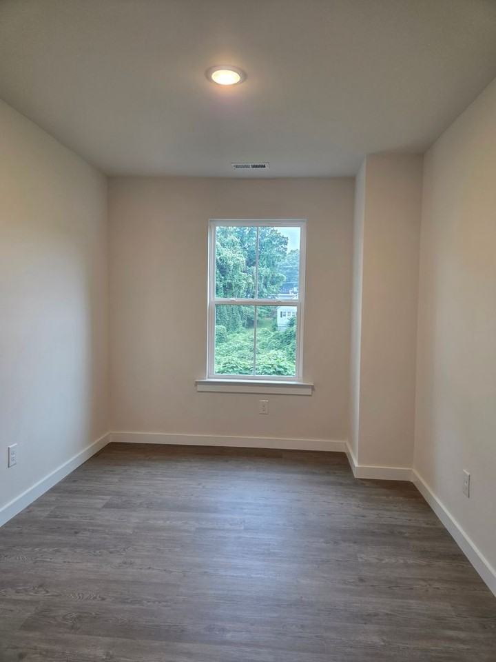 106 10th Ave Se - Photo 7 of 10