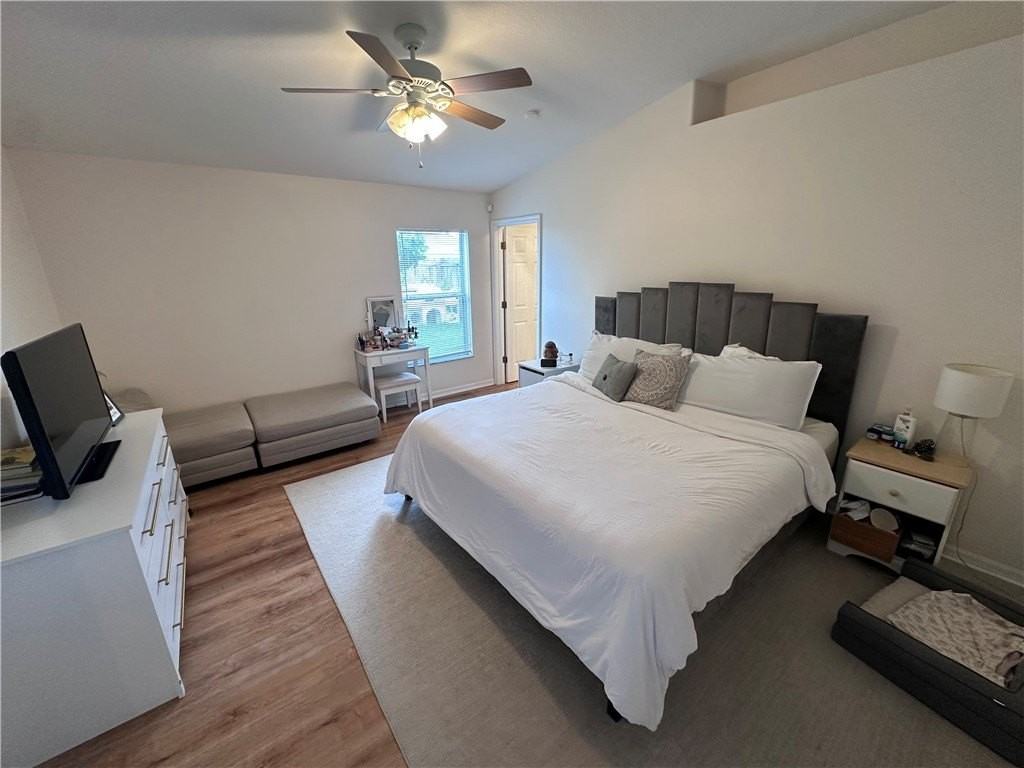 824 Greenleaf Cir - Photo 5 of 13