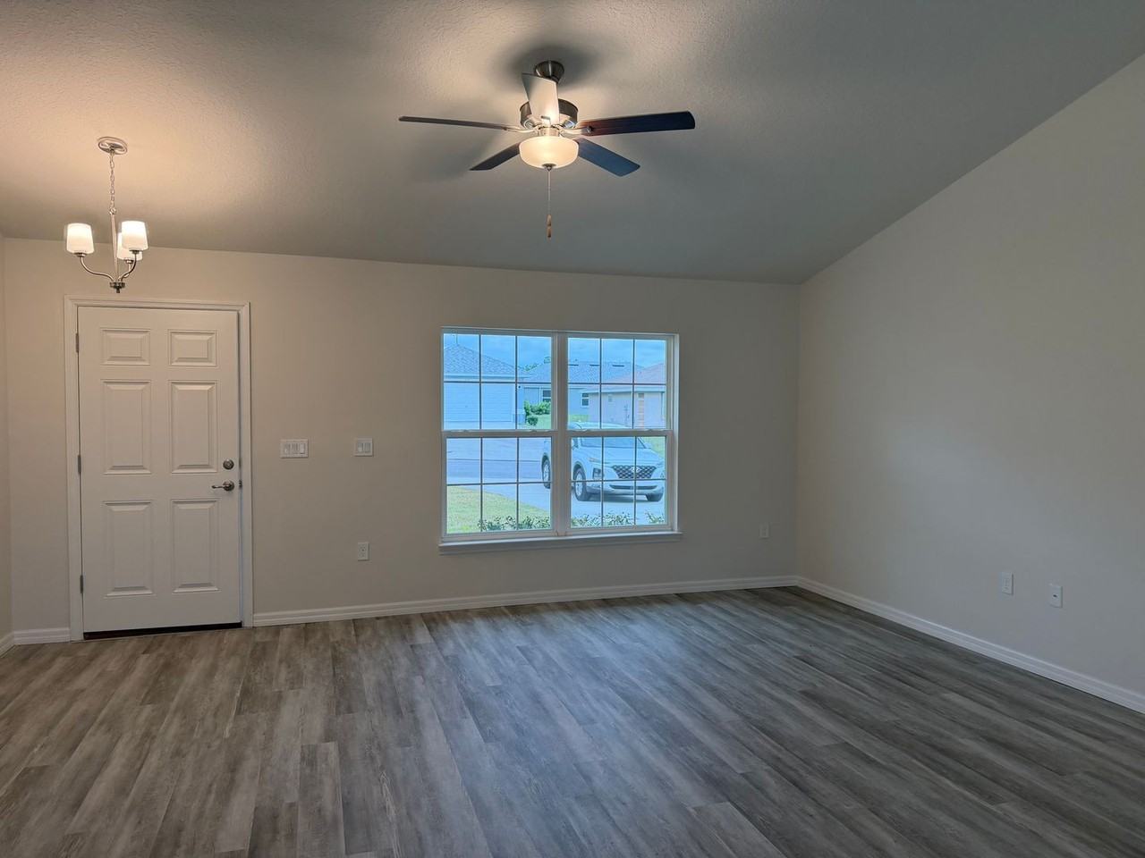 678 W Walkertown Dr - Photo 3 of 47