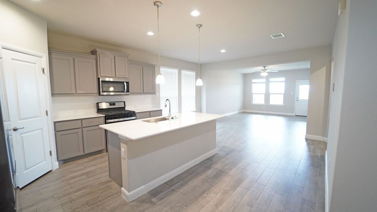 2401 Goodnight Ranch Dr - Photo 2 of 17