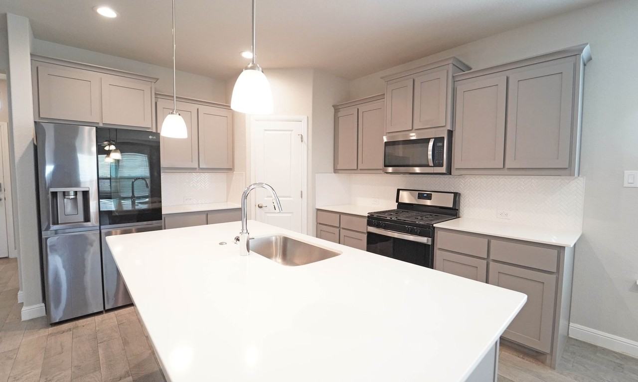 2401 Goodnight Ranch Dr - Photo 3 of 17