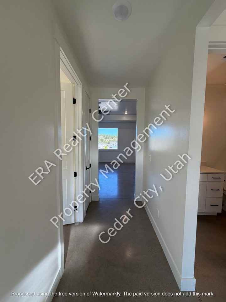 2180 S Bluff Dr - Photo 2 of 21