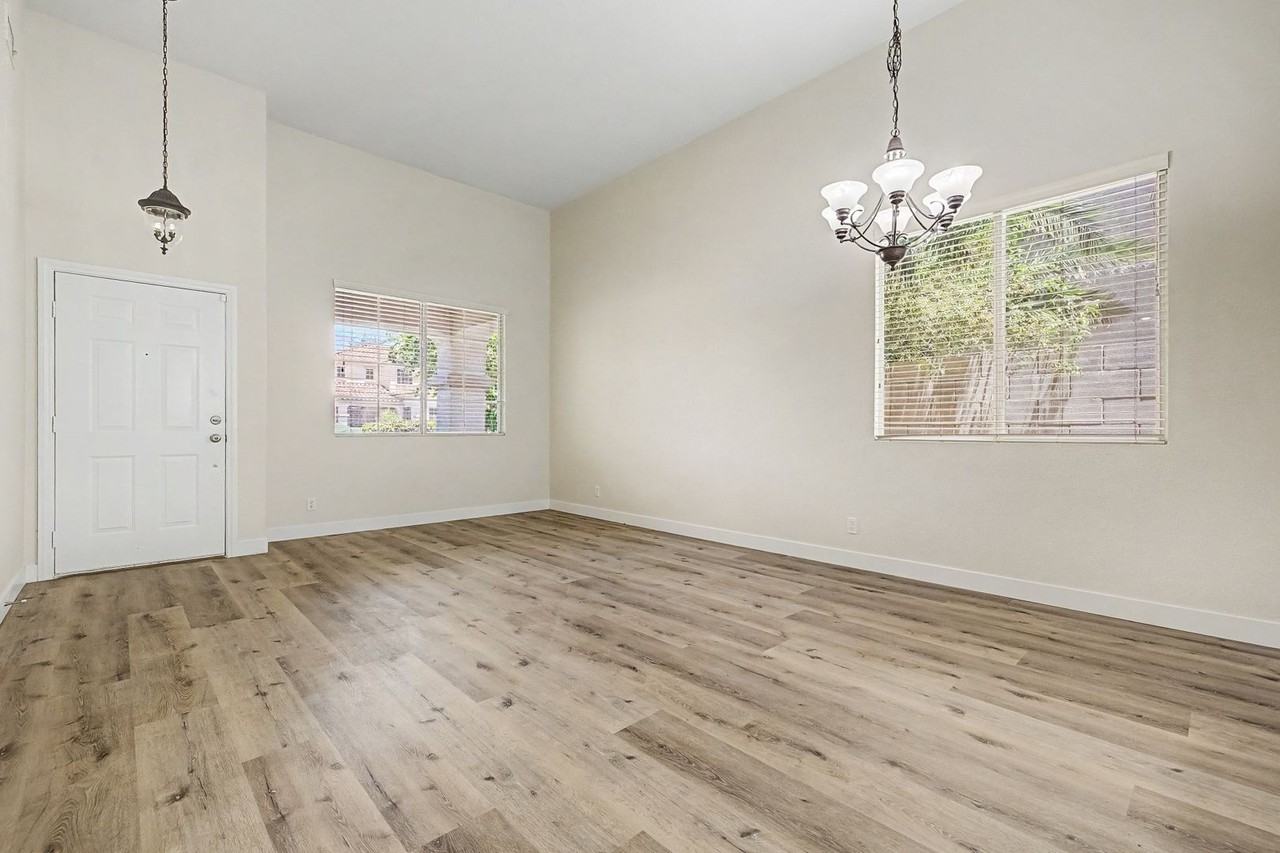 571 Kavanagh Pl - Photo 4 of 36