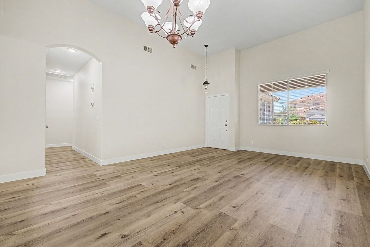 571 Kavanagh Pl - Photo 5 of 36