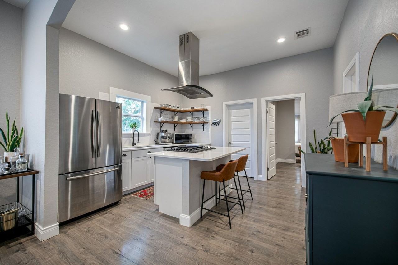 112 Dreiss St - Photo 4 of 22