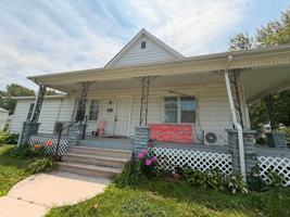 featured image of 1401 1/2 S Sergeant Ave