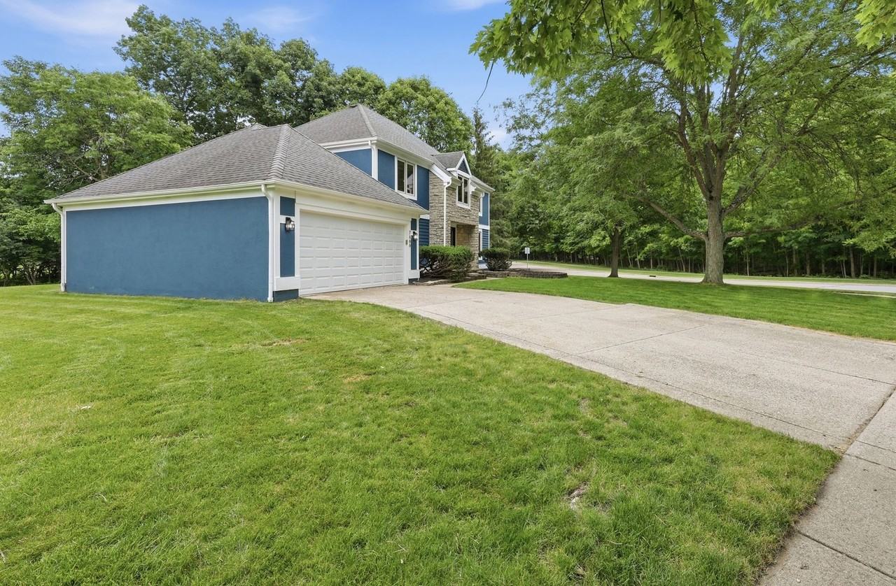 7666 Windwood Dr - Photo 4 of 39