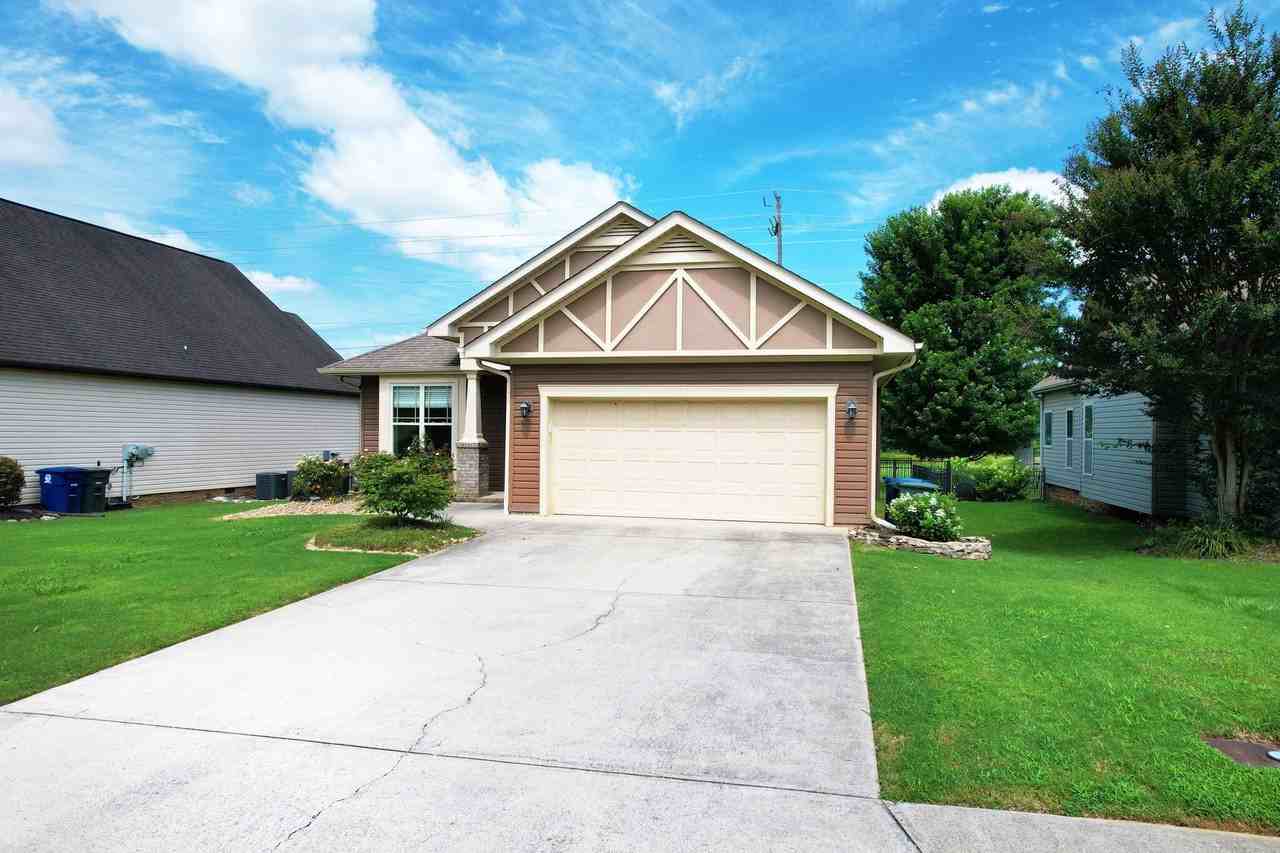 955 Dodie Dr - Photo 2 of 36