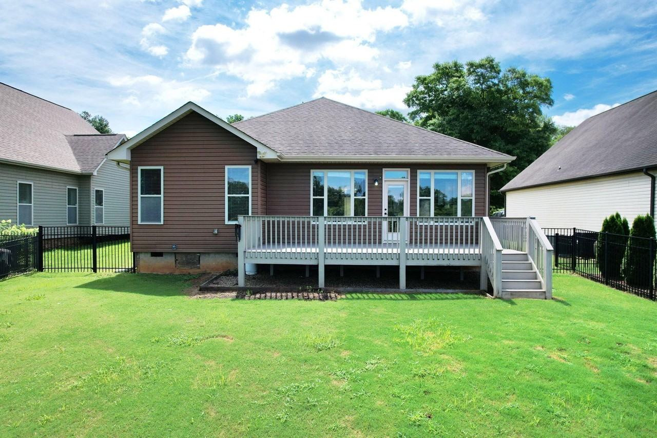 955 Dodie Dr - Photo 4 of 36