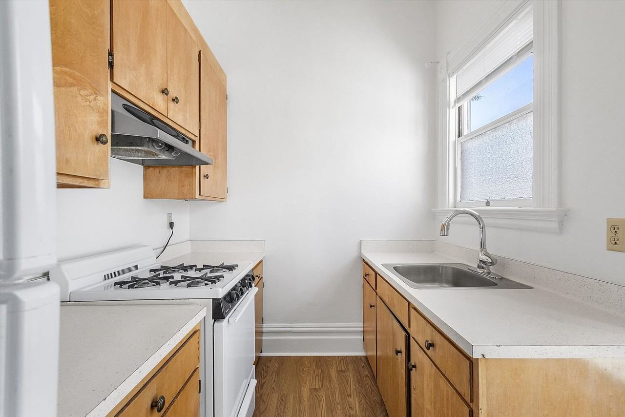 918 Lafayette St #3 - Photo 6 of 11